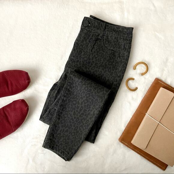 Jolt Gray Cheetah Print Skinny Jeans Size 25/1 - Picture 7 of 7